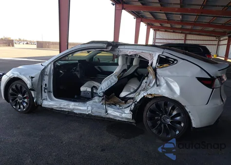 2022 Tesla Model Y Performance Dual Motor All-Wheel Drive z USA, uszkodzony, nr VIN 7SAYGDEF2NF350714